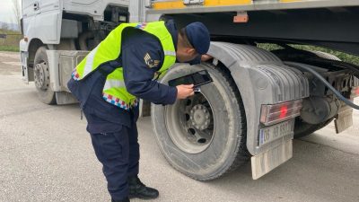 Orhangazi İlçe Jandarma Komutanlığına bağlı trafik ekipleri tarafından  bugün yük