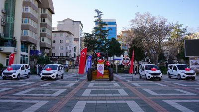 Orhangazi Belediyesi’ne binek araç ve iş makinesinden oluşan hibe desteği