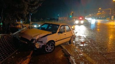 Bursa’nın Orhangazi ilçesinde meydana gelen trafik kazasında, kavşaktan kırmızı ışığın