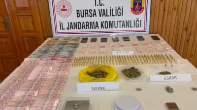 Bursa İl Jandarma Komutanlığı tarafından Gemlik ilçesinde gerçekleştirilen uyuşturucu operasyonlarında