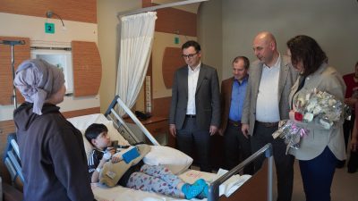 Belediye Başkanı Bekir Aydın, eşi Kıymet Aydın ile birlikte Orhangazi