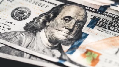 Yeni haftanın ilk gününde piyasalardaki yukarı yönlü hareket sürüyor. Dolar,