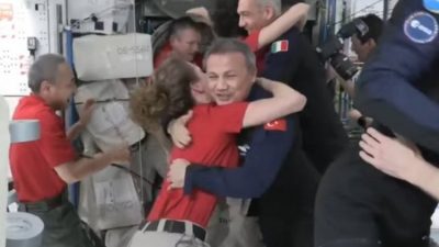 Türkiye’nin ilk astronotu Alper Gezeravcı’yı taşıyan kapsülün Uluslararası Uzay İstasyonu’na
