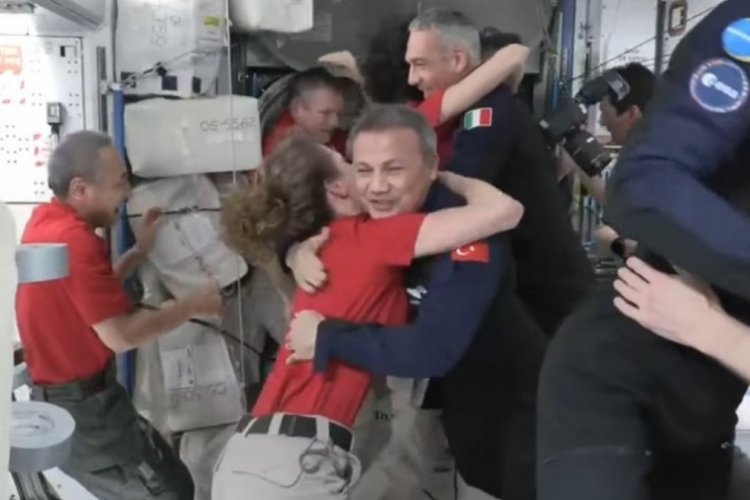 Türkiye’nin ilk astronotu Alper Gezeravcı’yı taşıyan kapsülün Uluslararası Uzay İstasyonu’na