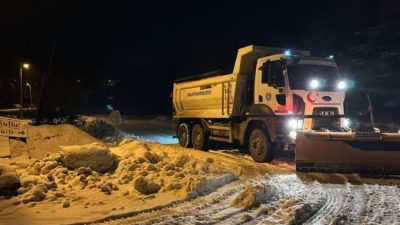 Bursa Büyükşehir Belediyesi yoğun kar yağışının olduğu bölgelerde çalışmalarına devam