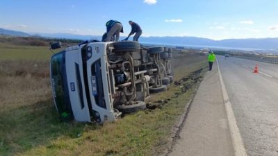 Orhangazi - Yalova yolu üzerinde meydana gelen trafik kazasında, kontrolden