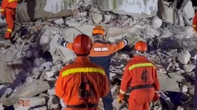 Bursa’da faaliyet gösteren MAG arama kurtarma ekipleri Gemlik’in küçük Kumla