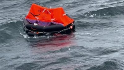 Balıkesir'in Marmara Adası ilçesinden yola çıktıktan sonra denizde fırtınaya yakalanıp