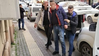 Bursa’nın Orhangazi ilçesinde bir şahısı aracından indiği esnada yanına geldikleri