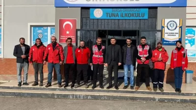 Orhangazi Belediyesi Arama Kurtarma Ekibi (OBAK), Gaziosmanpaşa Ortaokulu’nda gerçekleştirdiği deprem