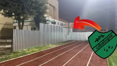 Bursa’nın Orhangazi ilçesinde ki stadyumun sahası ile hemen sahanın yakınında