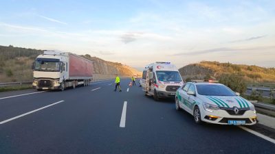 Gebze-Orhangazi-İzmir otoyolunda meydana gelen trafik kazasında, aynı istikamette seyreden iki