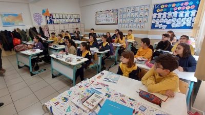 Kasım ve nisan aylarındaki birer haftalık ara tatil uygulamasını devam
