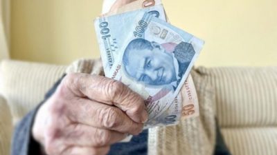 Emeklilerin bayram ikramiyesini 3 bin TL'ye çıkaran yasa Resmi Gazete'de