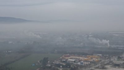 Bursa'nın Orhangazi ilçesinde   farklı noktalarda yakılan zeytin dalları nedeniyle şehrin