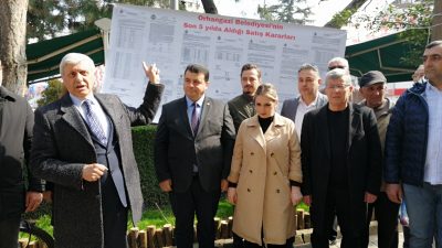 CHP Orhangazi belediye başkan adayı Çetin Çoklar  beraberinde ki Bursa