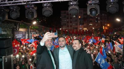 Orhangazi Cumhur ittifakı tarafından dün akşam Orhangazi'de sevgi yürüyüşü ve