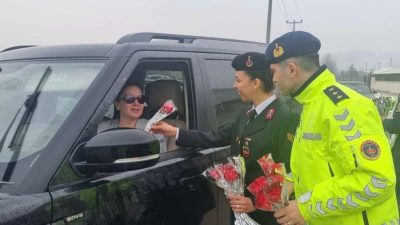 Bursa İl Jandarma Komutanlığı Trafik Şube Müdürlüğü Ekipleri, kadın sürücülerin
