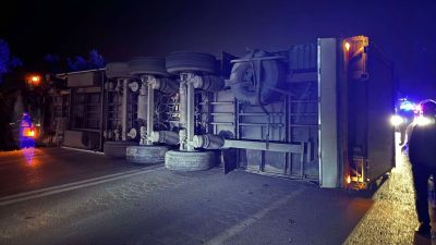 Bursa'nın Orhangazi ilçesinde meydana gelen trafik kazasında sürücüsünün bir anlık