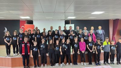 Orhangazi ilçe protokolü vatan ve Kahramanlık Buluşmaları kapsamında Orhangazi Ortaokulunda