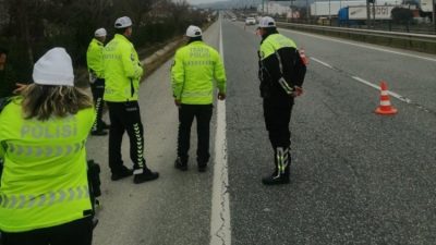 Bursa Emniyet Müdürlüğü, trafikte hız ihlallerinin önlenmesi için vatandaşları uyardı.
