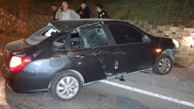 Bursa'nın Gemlik ilçesinde meydana gelen trafik kazasında sürücünün kontrolünden çıkan
