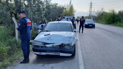 Bursa'nın Orhangazi ilçesindeseyir halindeki hafif ticari aracın yavaşlaması sonucu arkasından