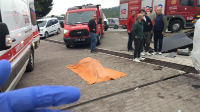 Orhangazi – Yalova yolu üzeri süpürgelik mevkiinde iki aracın çarpıştığı