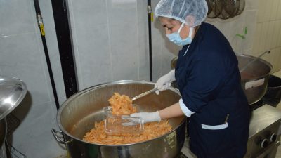 Orhangazi Belediyesi'nin sosyal sorumluluk projeleri arasında yer alan aşevi, ihtiyaç