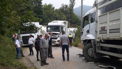 Bursa'nın Orhangazi ilçesinde meydana gelen trafik kazasında, karşı istikametlerden gelen