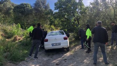 Bursa'nın Gemlik ilçesinde polisin "dur" ihtarına uymayarak kaçan şüphelilerin otomobili,