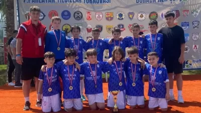 Orhangazi Futbol Okulu, Kuşadası'nda düzenlenen 10 Numara Sportif tarafından organize
