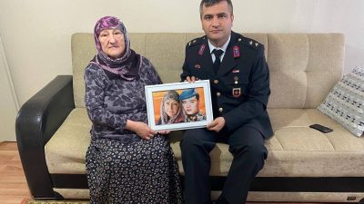 Bursa'nın Orhangazi ilçesinde, ilçe Jandarma komutanlığı anneler günü nedeniyle şehit
