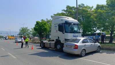 Bursa'nın Orhangazi ilçesinde meydana gelen trafik kazasında, ışıklı kavşaktan kalkış