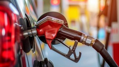 Brent petrol fiyatları ve dövizdeki değişikliklerle birlikte vatandaşlar benzin ve
