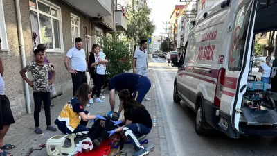 Bursa'nın Orhangazi ilçesinde meydana gelen trafik kazasında, otomobilin park edildikten