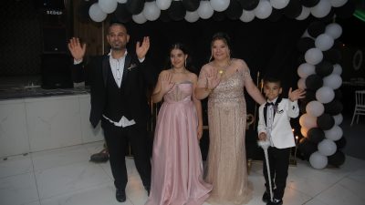 Orhangazi’de ilçenin tanınmış simalarından Uğur ile Çağla Demir’in oğulları olan