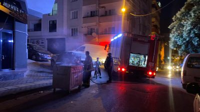 Bursa'nın Orhangazi ilçesinde cadde üzerinde bulunan bir çöp konteynerında  bir