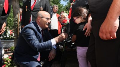 Bursa Valisi Mahmut Demirtaş Kurban Bayramı dolayısıyla Pınarbaşı Şehitliği ve