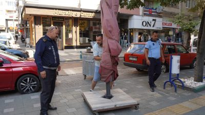Orhangazi Belediyesi, yaya kaldırımlarının yayalara ait olduğunu vurgulayarak, bu alanların