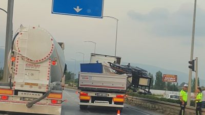 Bursa'nın Orhangazi ilçesinde meydana gelen olayda tırın üzerinde bulunan 3,5