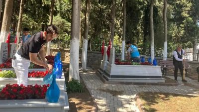 Orhangazi ülkü ocaklarının şehitliklerimizde sürekli hale getirdiği temizlik ve bakım