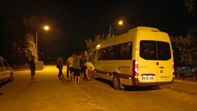 Bursa’nın Orhangazi ilçesinde gece saatlerinde meydana gelen olayda işçi taşıyan
