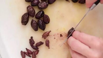 Her gün üç adet zeytin çekirdeği yutarak mide yanmalarını azaltın,