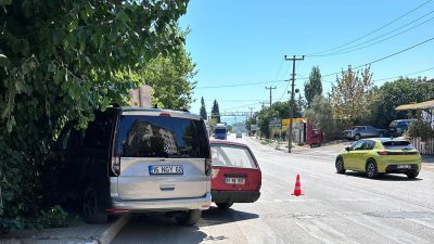 Bursa’nın Orhangazi ilçesinde ana yola çıkış yapan otomobile hafif ticari