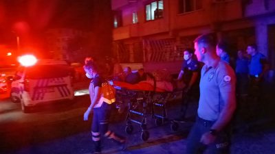 Bursa'nın Orhangazi ilçesinde Roman vatandaşların yaşadığı binada bir kadın henüz