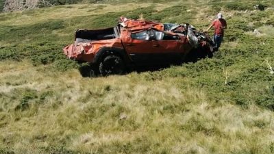 İnegöl ilçesinde, off-road aracıyla uçurumdan yuvarlanan sürücü ve yanındaki, helikopterle