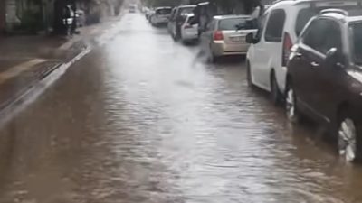 Bursa'nın Orhangazi ilçesinde sabah erken saatlerde bastıran sağanak yağış nedeniyle