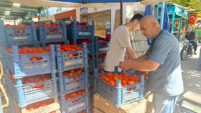 Kış aylarının vazgeçilmez tatları arasında olan ev salçası için Orhangazili