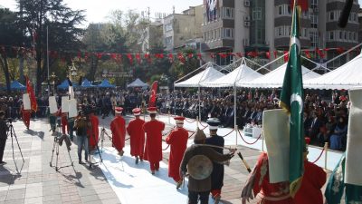 Bursa'nın Orhangazi ilçesinde yarım asırdır Cumhuriyet alanında yapılan ancak geçtiğimiz